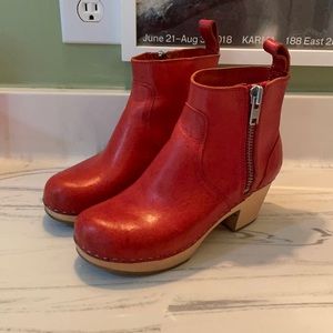 Rare cherry red Swedish hasbeens emy clog boots size 36 retail $440